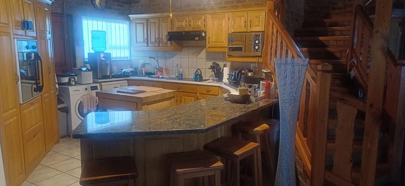 5 Bedroom Property for Sale in Sandbaai Western Cape